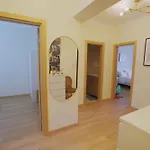 Charming 94d, Next To Metro Apartment