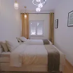 Charming 94d, Next To Metro Apartment Lissabon