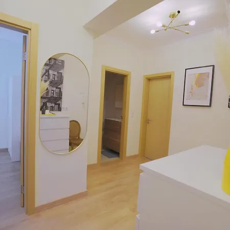 Apartamento Charming 94d, Next To Metro