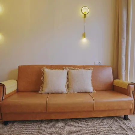 Apartment Charming 94d, Next To Metro Lissabon
