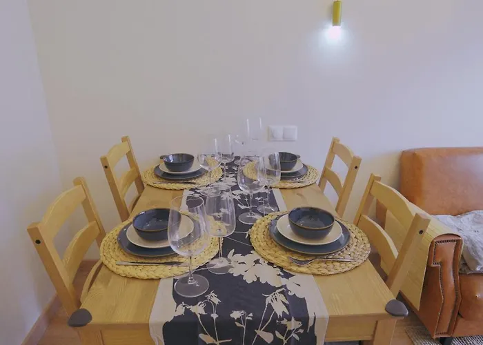 Charming 94d, Next To Metro *