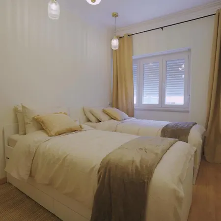 Charming 94d, Next To Metro Apartment *