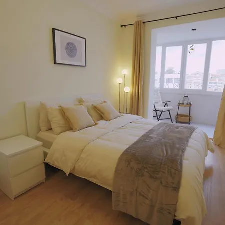 Apartment Charming 94d, Next To Metro Lisbon