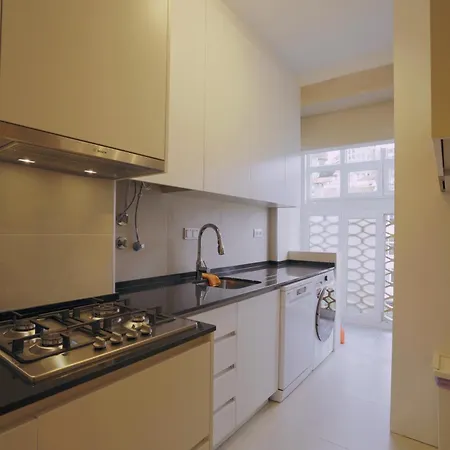 Daire Charming 94d, Next To Metro