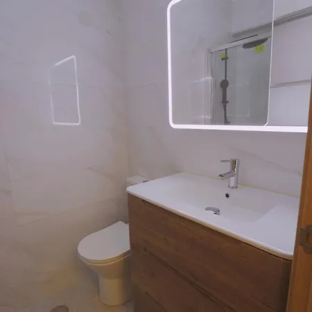 Charming 94d, Next To Metro Apartment *