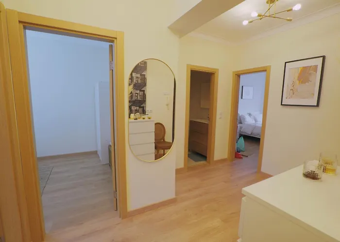 Charming 94d, Next To Metro Apartment