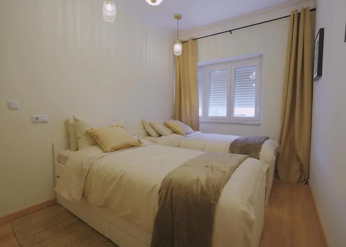 Charming 94d, Next To Metro Apartment *