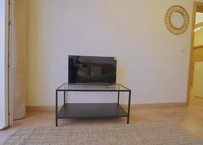 Charming 94d, Next To Metro *