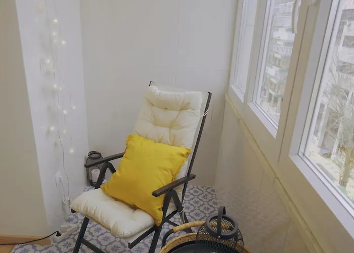 Charming 94d, Next To Metro *