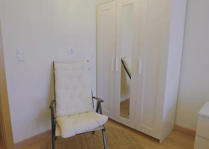 Charming 94d, Next To Metro *