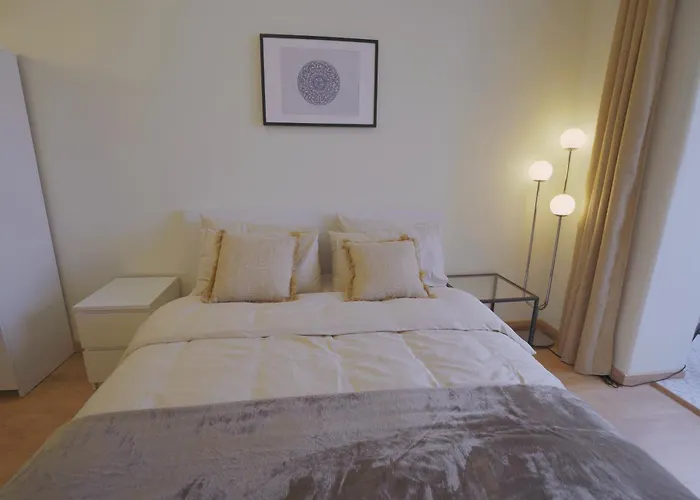 Charming 94d, Next To Metro Apartment Lisbon