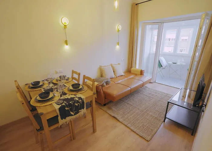 Charming 94d, Next To Metro *