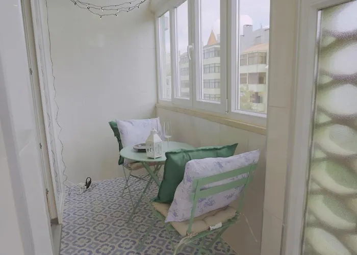 Apartment Charming 94d, Next To Metro Lisbon