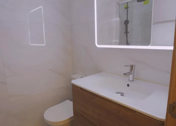 Charming 94d, Next To Metro Apartment *