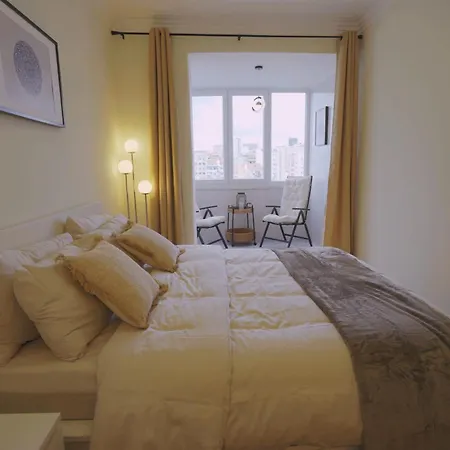 Charming 94d, Next To Metro Lägenhet