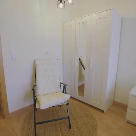 Charming 94d, Next To Metro *